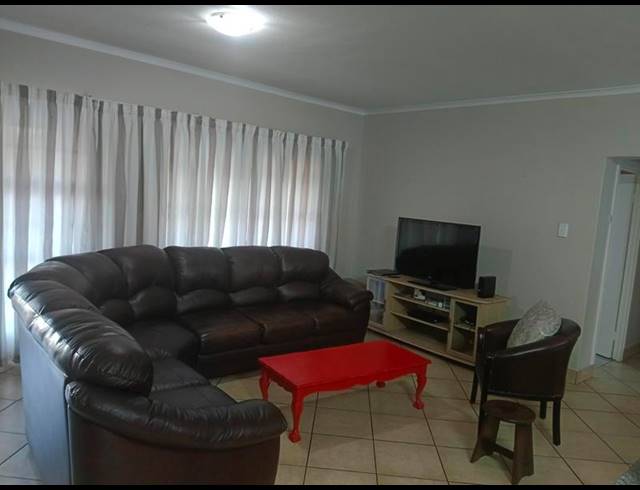 3 BEDROOM APARTMENT FOR SALE IN VAALPARK
